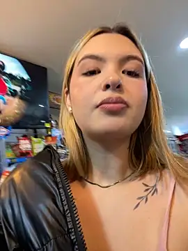 Snapshot of Odett_ chatting on October 15, 2025, 2:44 am Odett online show from October 15, 2025, 2:44 am