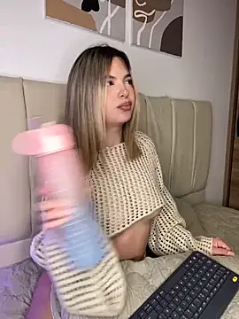 Snapshot of Odett_ chatting on February 3, 2026, 3:37 am Odett online show from February 3, 2026, 3:37 am