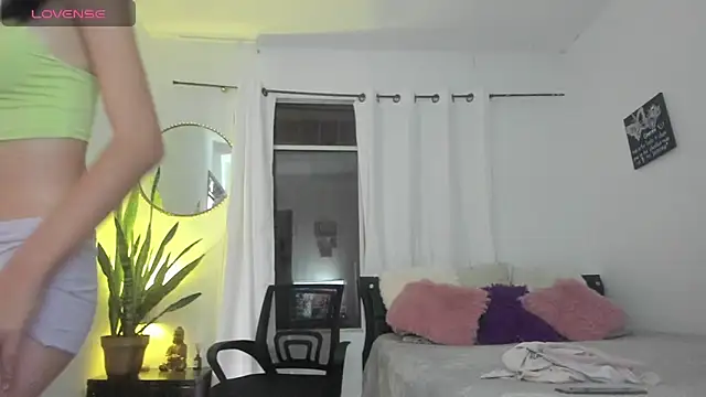 Snapshot of Sophie_sweett19 chatting on September 14, 2025, 7:13 pm Sophie sweett19 online show from September 14, 2025, 7:13 pm