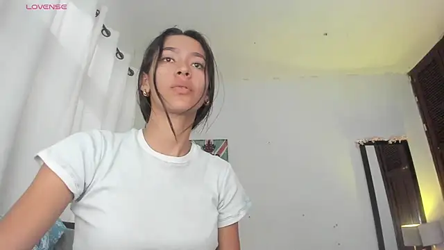 Snapshot of Sophie_sweett19 chatting on October 10, 2025, 8:19 pm Sophie sweett19 online show from October 10, 2025, 8:19 pm