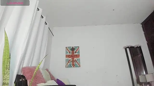 Snapshot of Sophie_sweett19 chatting on October 16, 2025, 2:01 am Sophie sweett19 online show from October 16, 2025, 2:01 am