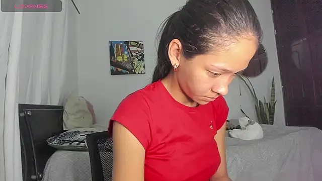 Snapshot of Sophie_sweett19 chatting on November 6, 2025, 11:26 pm Sophie sweett19 online show from November 6, 2025, 11:26 pm