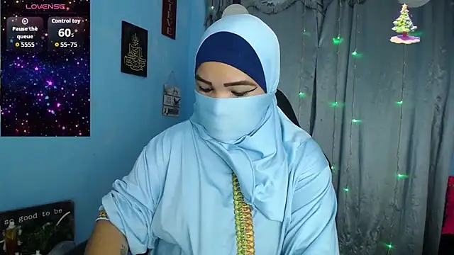 Snapshot of Falak-Yasin chatting on November 7, 2025, 12:27 pm Falak-Yasin online show from November 7, 2025, 12:27 pm