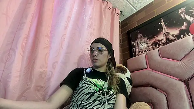 ValeriaLacrozee online show from July 16, 2026, 7:20 pm