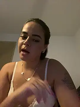 Snapshot of rebeccaareys chatting on February 21, 2025, 10:04 pm rebeccaareys online show from February 21, 2025, 10:04 pm