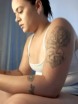 Snapshot of rebeccaareys chatting on February 5, 2026, 8:35 pm rebeccaareys online show from February 5, 2026, 8:35 pm