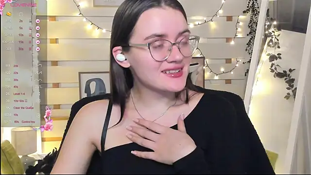 Snapshot of Josephine_jo chatting on December 5, 2025, 8:27 pm Josephine jo online show from December 5, 2025, 8:27 pm