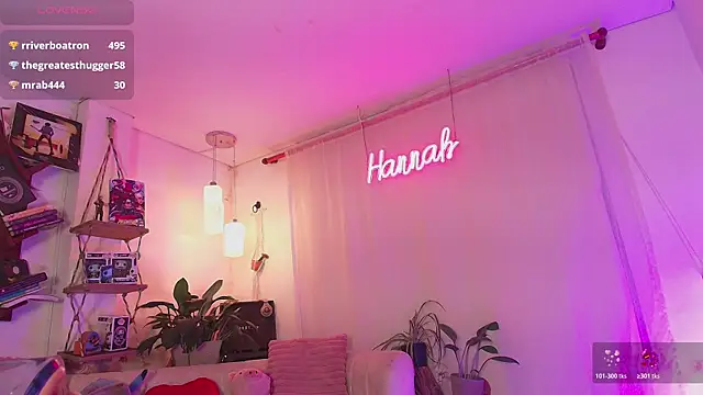 HANNAH LOVEE online show from July 7, 2026, 6:47 am