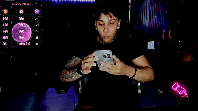 Snapshot of ZhoeStrong chatting on March 22, 2025, 11:09 pm ZhoeStrong online show from March 22, 2025, 11:09 pm