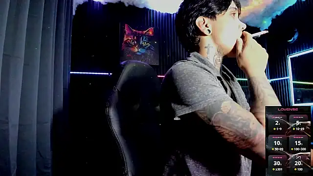 Snapshot of ZhoeStrong chatting on November 9, 2025, 7:50 am ZhoeStrong online show from November 9, 2025, 7:50 am