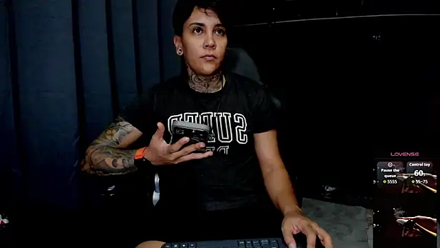 Snapshot of ZhoeStrong chatting on November 21, 2025, 8:51 pm ZhoeStrong online show from November 21, 2025, 8:51 pm