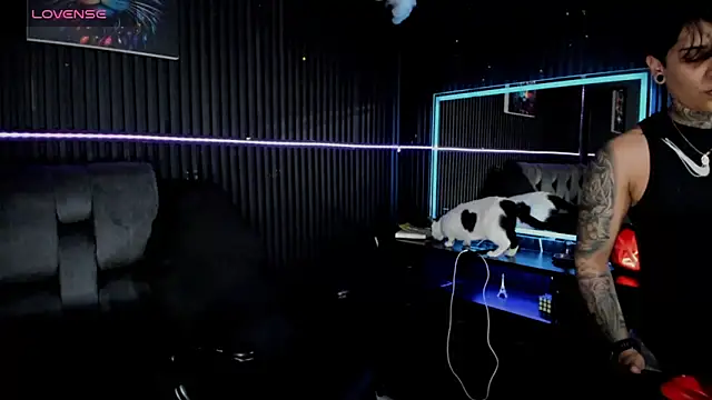 ZhoeStrong online show from May 4, 2026, 1:01 am