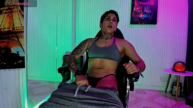 ZhoeStrong online show from May 13, 2026, 1:47 am