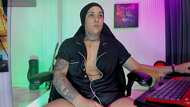 ZhoeStrong online show from May 18, 2026, 4:07 am
