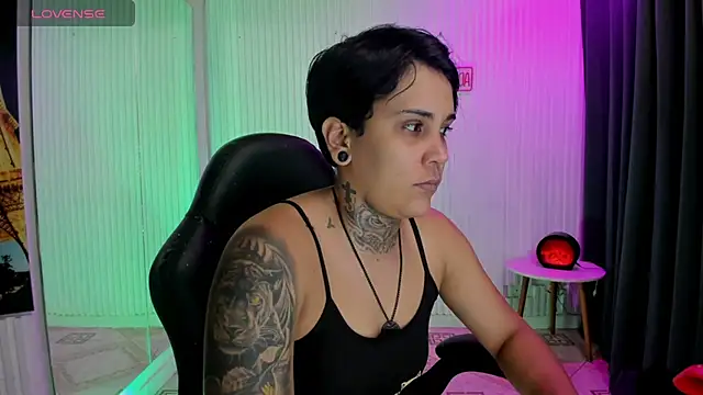 ZhoeStrong online show from May 27, 2026, 1:57 am