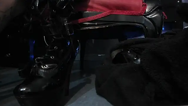 Snapshot of LusstCruella chatting on January 20, 2025, 9:53 pm LusstCruella online show from January 20, 2025, 9:53 pm