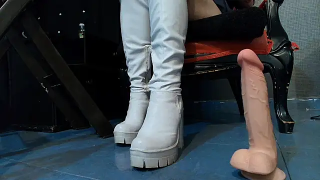 Snapshot of LusstCruella chatting on February 2, 2025, 3:17 pm LusstCruella online show from February 2, 2025, 3:17 pm