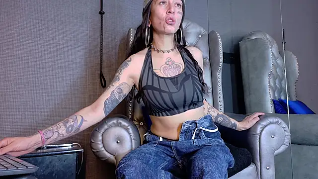 Snapshot of LusstCruella chatting on October 27, 2025, 5:28 pm LusstCruella online show from October 27, 2025, 5:28 pm