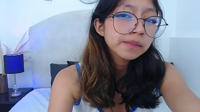 Snapshot of Yommi_Winx chatting on February 2, 2025, 1:45 am Yommi Winx online show from February 2, 2025, 1:45 am