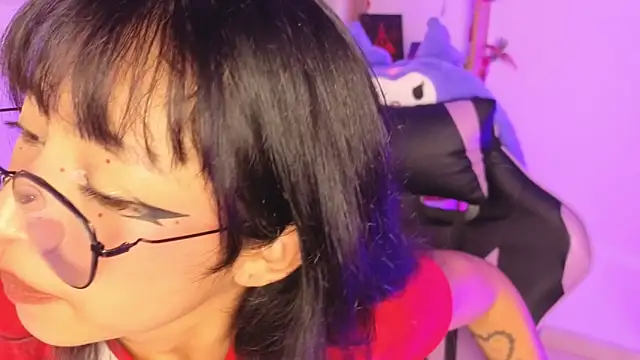 Snapshot of Yommi_Winx chatting on December 5, 2025, 1:47 am Yommi Winx online show from December 5, 2025, 1:47 am