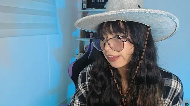 Snapshot of Yommi_Winx chatting on January 16, 2026, 7:34 am Yommi Winx online show from January 16, 2026, 7:34 am