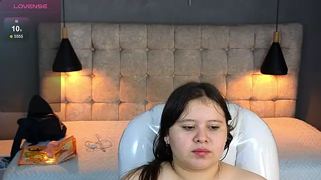 Laia and Aloby online show from October 7, 2025, 10:07 pm