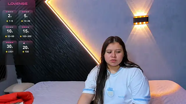 Laia and Aloby online show from June 3, 2026, 11:32 pm
