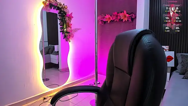 natasha  jackson online show from December 18, 2025, 12:33 pm