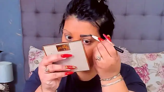 Snapshot of AmyCubes chatting on February 8, 2025, 7:04 am AmyCubes online show from February 8, 2025, 7:04 am