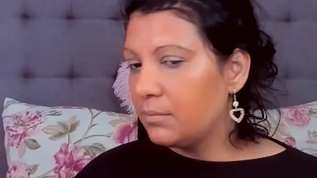 Snapshot of AmyCubes chatting on February 9, 2025, 8:33 am AmyCubes online show from February 9, 2025, 8:33 am