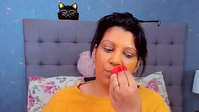 Snapshot of AmyCubes chatting on February 11, 2025, 4:44 am AmyCubes online show from February 11, 2025, 4:44 am