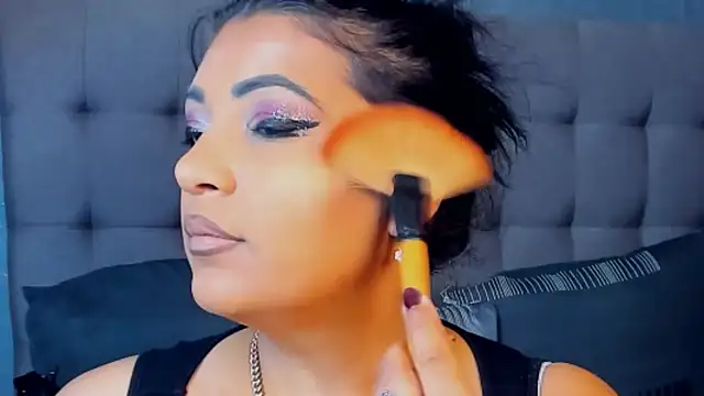 Snapshot of AmyCubes chatting on October 31, 2025, 4:57 am AmyCubes online show from October 31, 2025, 4:57 am