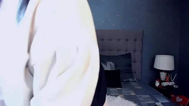 Snapshot of AmyCubes chatting on November 5, 2025, 7:30 am AmyCubes online show from November 5, 2025, 7:30 am