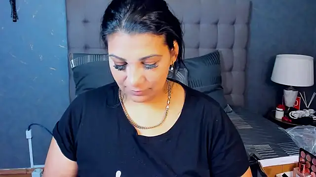 Snapshot of AmyCubes chatting on November 7, 2025, 7:19 am AmyCubes online show from November 7, 2025, 7:19 am