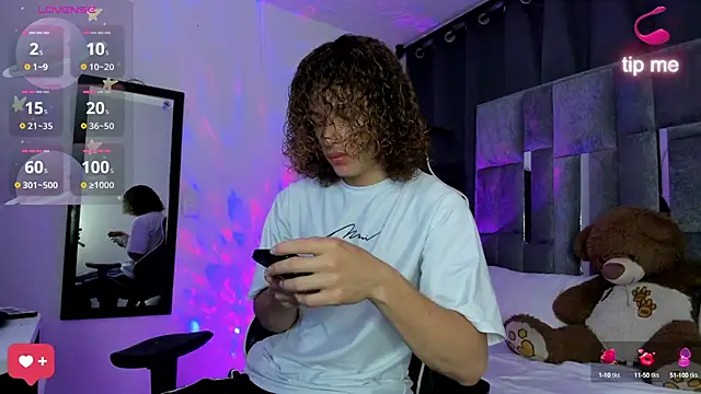 Snapshot of All3ssandr0 chatting on December 21, 2024, 6:30 am All3ssandr0 online show from December 21, 2024, 6:30 am