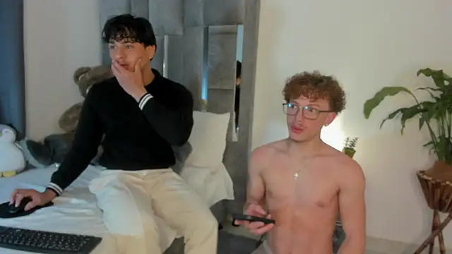 Snapshot of All3ssandr0 chatting on November 8, 2025, 1:39 am All3ssandr0 online show from November 8, 2025, 1:39 am