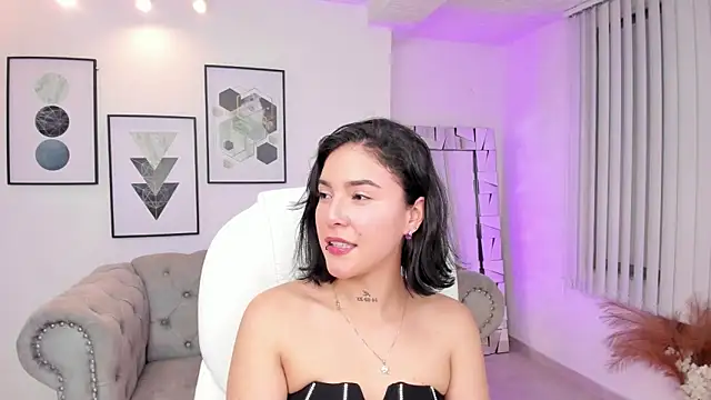 kendaall jenner  online show from January 8, 2025, 4:12 am