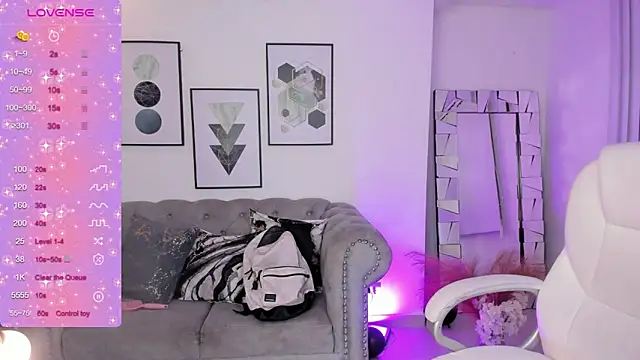 kendaall jenner  online show from January 10, 2025, 10:17 am