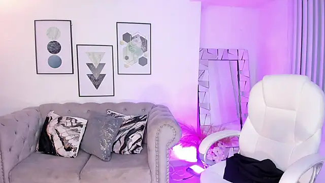 kendaall jenner  online show from January 17, 2025, 7:30 am