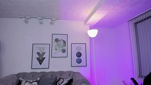 kendaall jenner  online show from January 29, 2025, 8:18 am