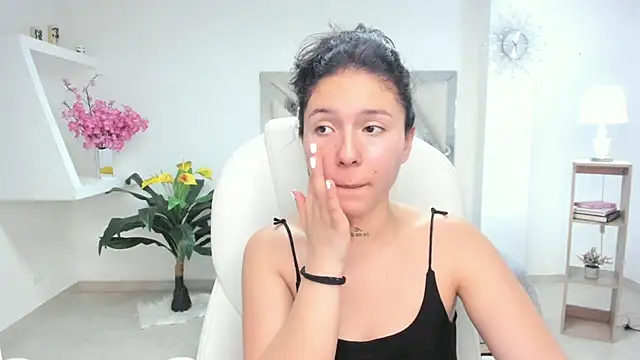 kendaall jenner  online show from February 1, 2025, 4:35 am