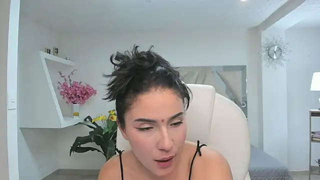 kendaall jenner  online show from February 1, 2025, 7:36 am