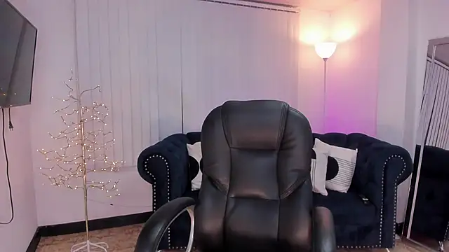 kendaall jenner  online show from February 7, 2025, 10:19 am