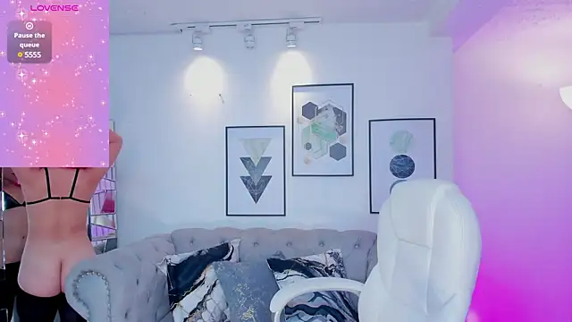 kendaall jenner  online show from March 16, 2025, 5:25 am