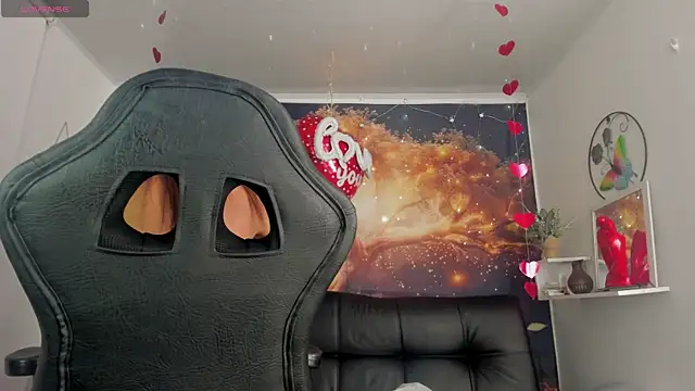 Nikol Rang   online show from February 19, 2025, 4:12 am