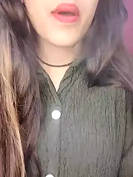 Sreya213 online show from December 28, 2024, 6:18 pm