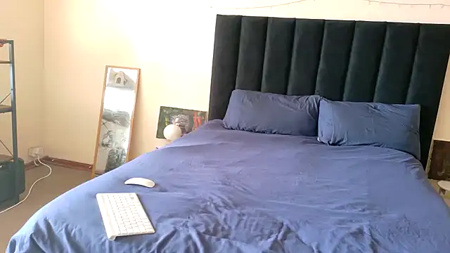 chloechrome online show from February 28, 2026, 3:13 pm