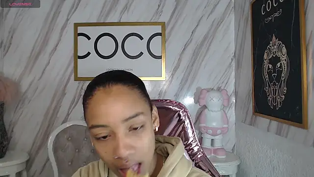 Snapshot of Violeth_b chatting on February 11, 2025, 12:48 pm Violeth b online show from February 11, 2025, 12:48 pm