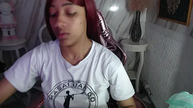 Snapshot of Violeth_b chatting on March 22, 2025, 12:46 pm Violeth b online show from March 22, 2025, 12:46 pm