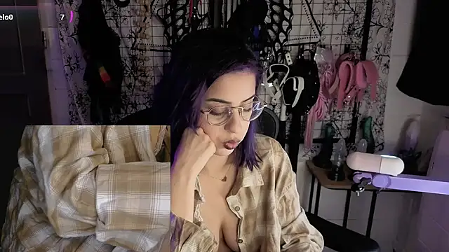 Snapshot of LisandreLaVenale chatting on May 17, 2026, 9:33 pm LisandreLaVenale online show from May 17, 2026, 9:33 pm